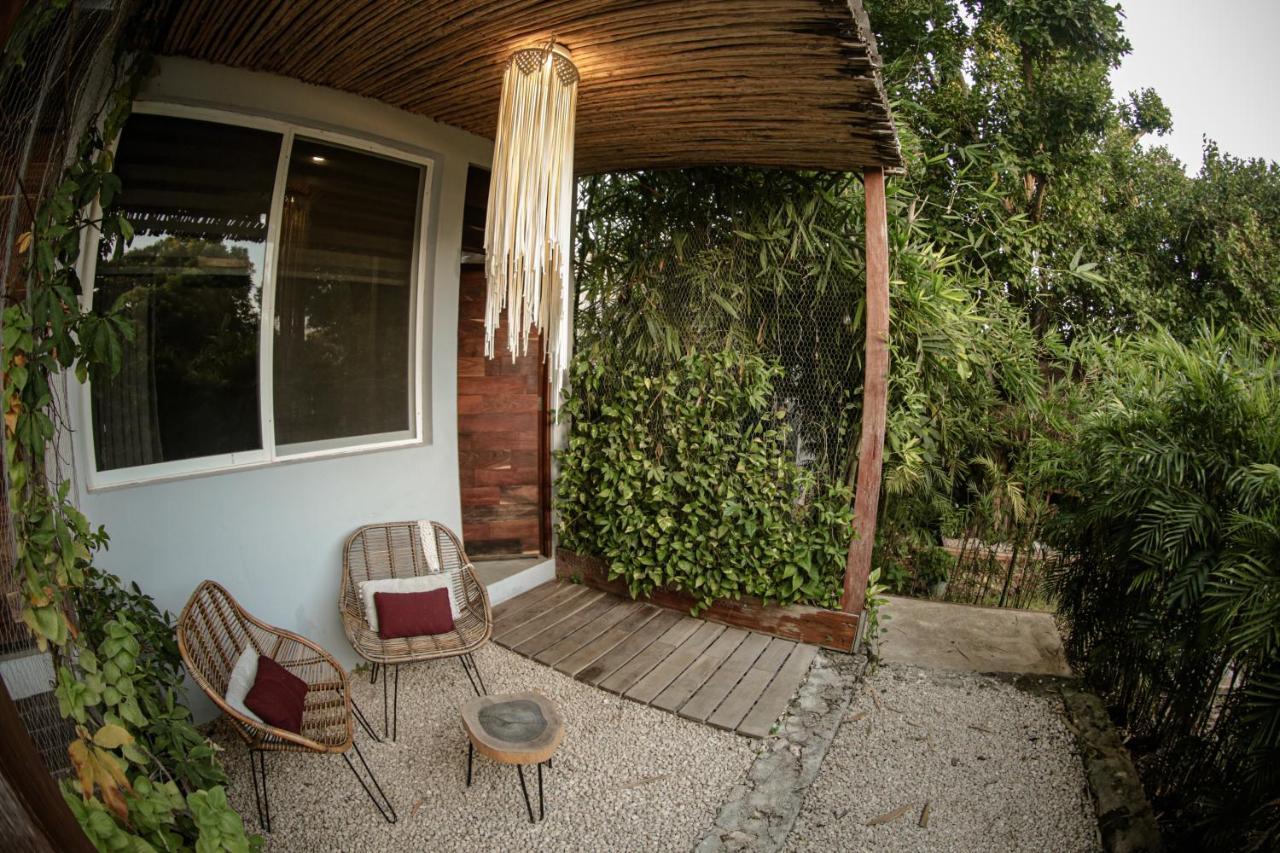 Hotel Makaaba Eco-Boutique Bacalar Exterior photo A room at the hotel